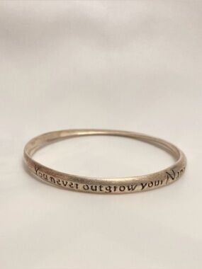 SWEET vintage silver tone You Never Outgrow Your Nana grandchild bangle bracelet